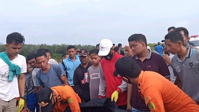 Korban tenggelam di Sungai Kampar berhasil ditemukan Tim Sar dan warga, Jumat (23/10/2020).