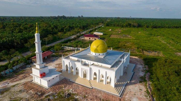Masjid Raya Kecamatan Pusako bernama Masjid Sultan Mahmud Abdul Jalil Muzaffar Syah. Masjid ini terletak di kampung Pebadaran, berdekatan dengan Kampung Pusaka.