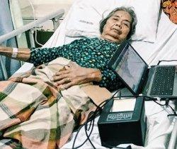 Nenek yang Terbaring Sakit RSUD PH Tembilahan Didatangi Tim Disdukcapil Inhil, Kenapa Ya?