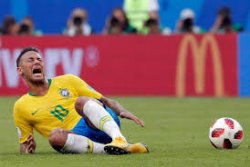 Waduh, Akibat Aksi Diving Neymar, Anak-anak SD Dilarang Bermain Sepak Bola