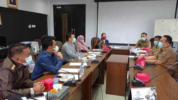 Suasana hearing Komisi III DPRD Pekanbaru dengan Diskes Pekanbaru, terkait penanganan covid-19 di Kota Pekanbaru, Selasa (20/10/2020).