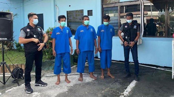 Tiga pelaku penyelundup sekaligus pengedar narkoba sabu yang diamankan pihak BNNP Riau di Bengkalis, hasil kerjasama dengan Bea Cukai Bengkalis
