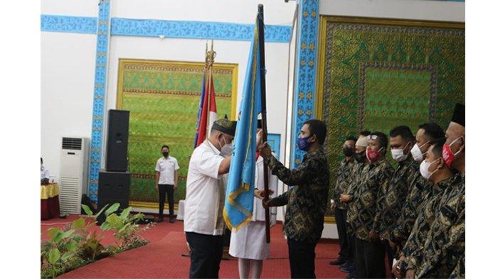 Pengurus Persatuan Wartawan Indonesia (PWI) Kabupaten Pelalawan periode 2020-2023 resmi dilantik, Rabu (24/03/2021), di gedung daerah Datuk Laksamana Mangkudiraja Pangkalan Kerinci.