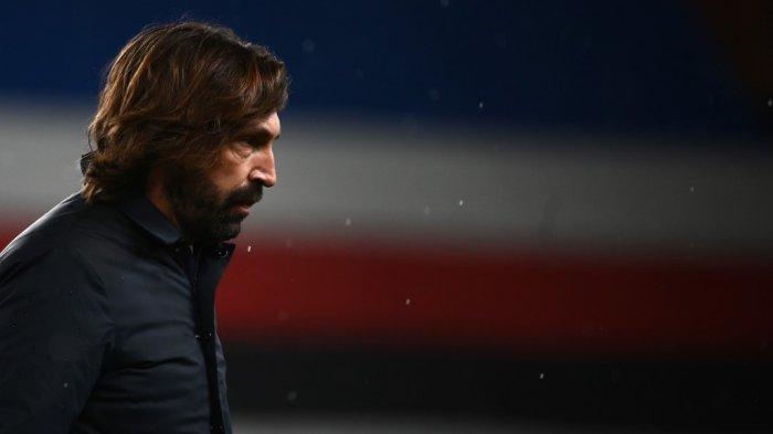 Pelatih Juventus Andrea Pirlo menyaksikan sebelum pertandingan sepak bola Serie A Italia Sampdoria vs Juventus yang dimainkan secara tertutup pada 30 Januari 2021 di