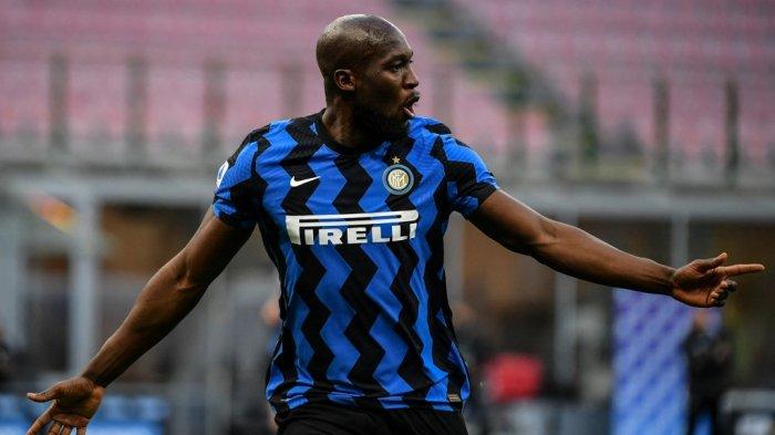 Logo Pirelli di jersey Penyerang Inter Milan Romelu Lukaku.