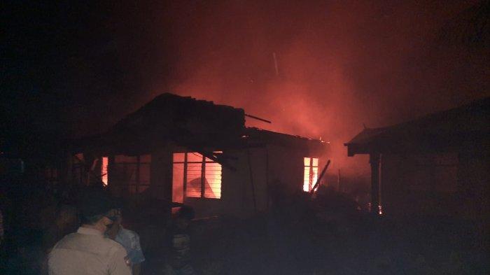5 unit rumah di Jalan Pangeran Hidayat, Gang Tiga, Kota Pekanbaru, terbakar pada Jumat (5/3/2021) malam