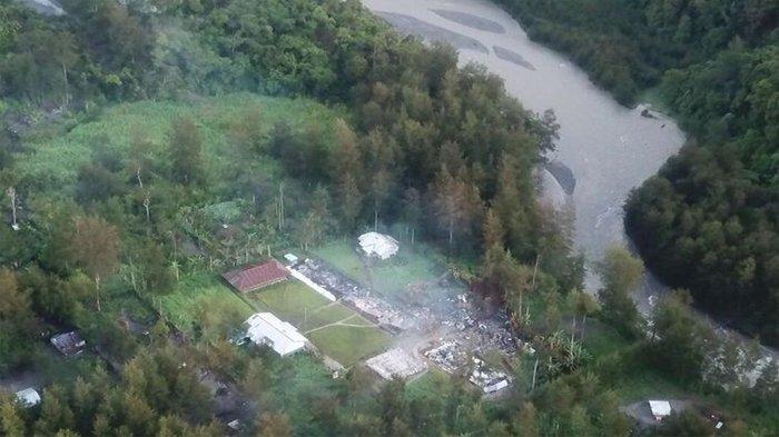 Situasi di lingkungan SD Impres Beoga, SMPN 1 Beoga dan SMAN 1 Beoga yang berada dalam satu kawasan. Tampak sejumlah bangunan sudah hangus terbakar akibat ulah KKB, Papua, Senin (12/4/2021)