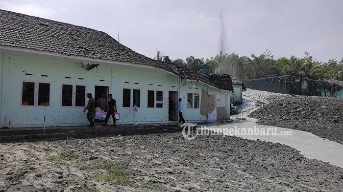 Semburan gas di Pekanbaru tepatnya di lokasi Pondok Pesantren (Ponpes) Al Ihsan di Kecamatan Tenayan Raya, Kota Pekanbaru