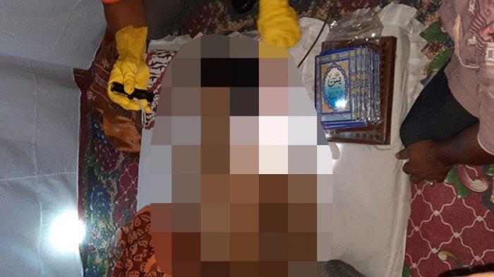 Warga Kelurahan Pelintung, Kecamatan Medang Kampai, Kota Dumai Riau gantung diri di pohon diduga karena tertekan masalah ekonomi.