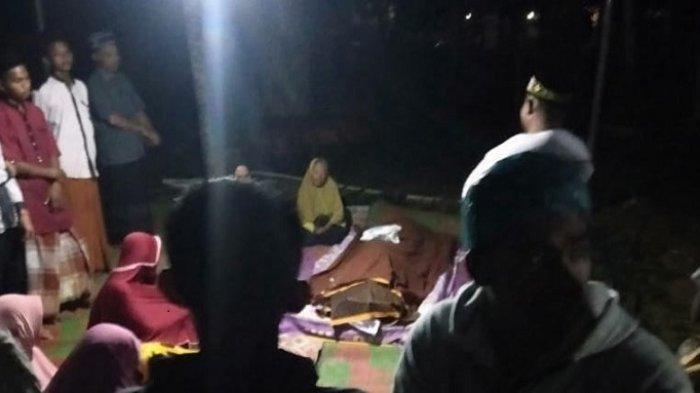 Warga melayat ke rumah korban disambar petir di Desa Trieng, Kecamatan Lhoksukon, Aceh Utara