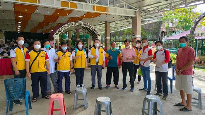 Persatuan Umat Buddha Indonesia (Permabudhi) Kalimantan Barat bersama Gerakan Pembumian Pancasila (GPP) Kalimantan Barat menggelar bakti sosial penggobatan gratis dan pembagian sembako kepada korban banjir di Sintang dan sekitarnya.