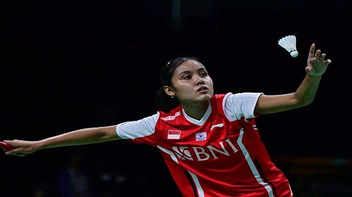 Bilqis Prasista dari Indonesia melawan Yaelle Hoyaux dari Prancis pada babak penyisihan grup turnamen bulu tangkis Thomas dan Uber Cup di Bangkok pada 8 Mei 2022. Bilqis akan kembali diturunkan pada turnamen Mansion Sports Indonesia International Challenge