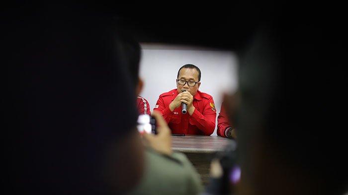 Keterangan pers dari pengurus Partai PDI Perjuangan di Kantor DPD PDI Perjuangan Kalimantan Barat, Jalan Ahmad Yani II, Pontianak, Kalimantan Barat, Sabtu 14 Mei 2022. PDI Perjuangan Kalbar melayangkan somasi kepada Gubernur Kalbar terkait pernyataan Sutarmidji.