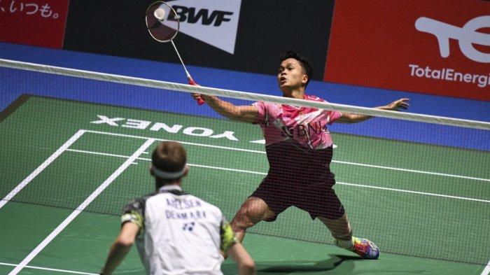 Anthony Ginting berduel dengan Viktor Axelsen dalam gelaran Badminton Dunia beberapa waktu lalu. Ginting dan Axelsen punya kans untuk berhadapan di semifinal BWF World Tour Finals 2022
