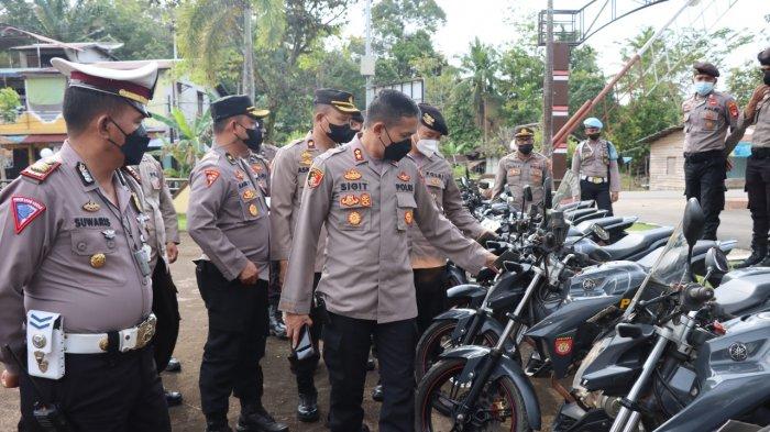 Kapolres Melawi AKBP Sigit beserta Pejabat Utama Polres Melawi lakukan pengecekan kendaraan bermotor di Lapangan Bhayangkara Mapolres Melawi, Rabu 25 Mei 2022 pagi.