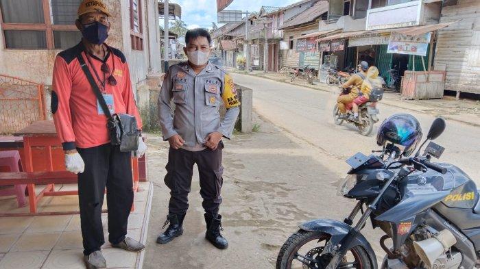 Jajaran Polsek Menyuke kembali melaksanakan kegiatan patroli dialogis yang dilaksanakan di Desa Darit, Kecamatan Menyuke, Kabupaten Landak Selasa 10 Mei 2022.