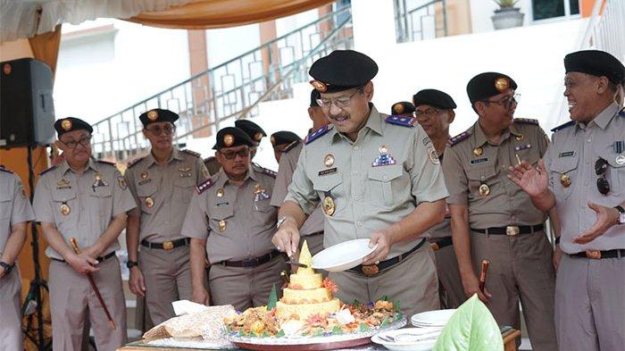 Pemotongan tumpeng sebagai bentuk rasa syukur Peringatan hari lahir ke-62 UUPA Tahun 2022.