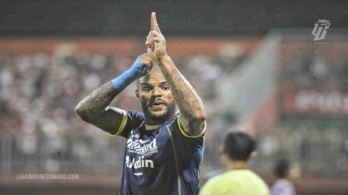 Striker Persib Bandung David Da Silva melakukan selebrasi saat berhadapan dengan Madura United belum lama ini.