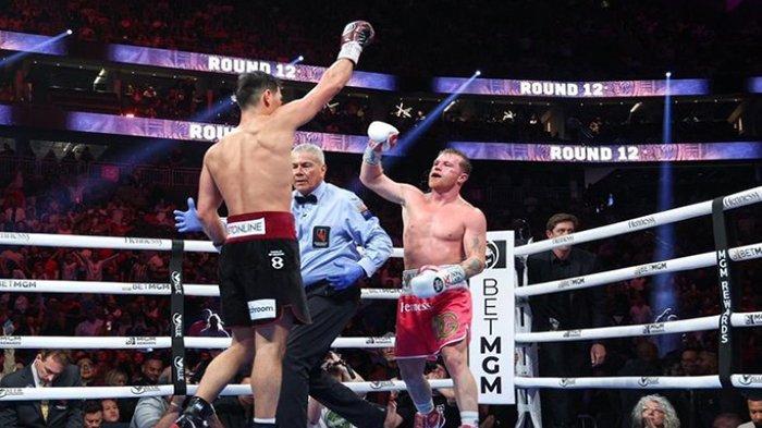 Potret Canelo vs Bivol pada Mei 2022 lalu. Bivol terbuka untuk Rematch menghadapi Canelo