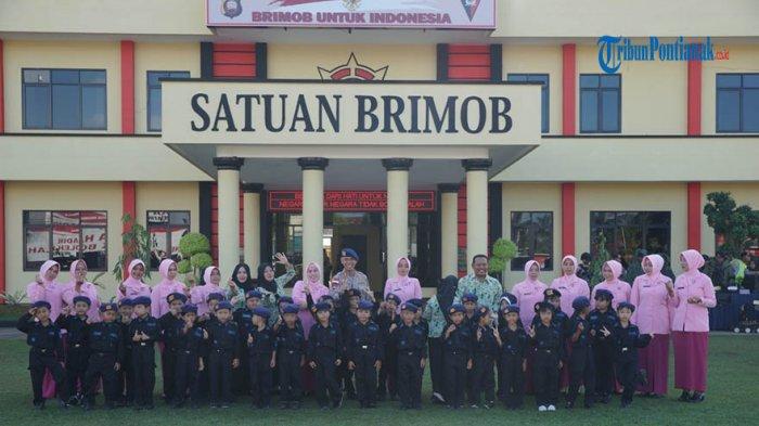 Kunjungan wisata juang usia dini generasi penerus bangsa, murid-murid TK Kemala Bhayangkari 14 Brimob di Ksatriaan Soemarto Mako Satbrimob Polda Kalbar, Kamis 9 Juni 2022.