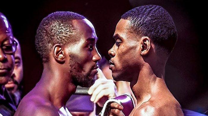 Terence Crawford dan Errol Spence Jr saling berpandangan