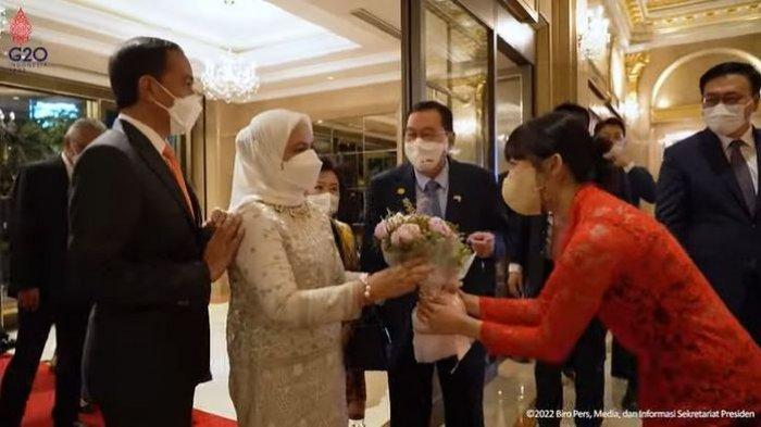 Video Dita Karang sambut kedatangan Presiden Jokowi di Seoul pada Kais 28 Juli 2022 itu pun kemudian viral di media sosial.