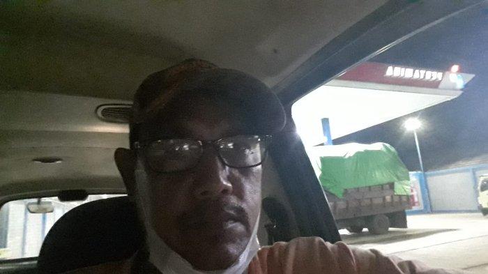 Ali Chandra, driver ambulans FRKP saat antre BBM di SPBU di Jl 20 Oktober, Pontianak Utara.