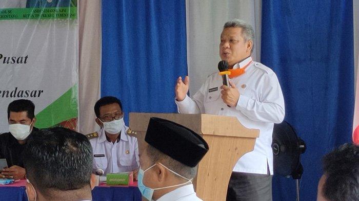 Bupati Kubu Raya saat membuka pelaksanaan Musyawarah Perencanaan Pembangunan (Musrenbang) Rencana Kerja Pemerintah Daerah (RKPD) tingkat Kecamatan Tahun 2022 khususnya di Kecamatan Terentang, pada Rabu 3 Februari 2021.