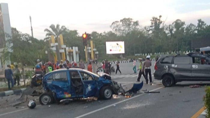 Kecelakaan maut terjadi di Jalan A Yani, Kota Pontianak, Kalimantan Barat (Kalbar), tepatnya di Bundaran Untan Pontianak, Selasa 15 Juni 2021 pagi sekitar pukul 06.00 WIB