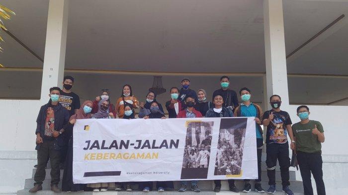 BERKUNJUNG - Komunitas Jalan-jalan Keberagaman berkunjung ke Rumah Budaya Madura di Jl Selat Panjang 2, Siantan Hulu, Sabtu 27 Februari 2021