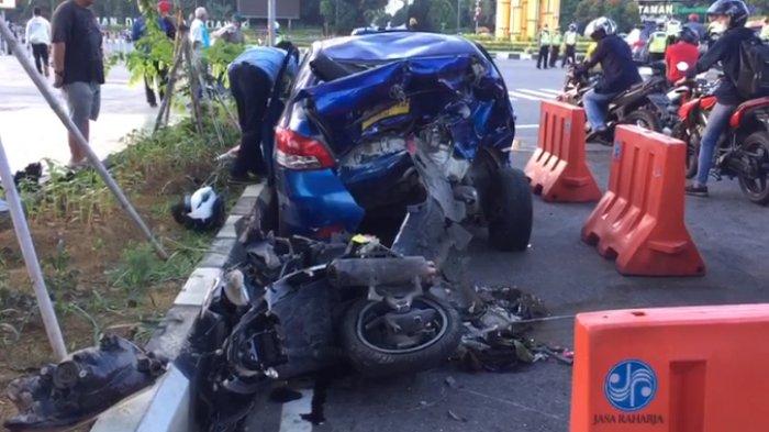 Kecelakaan maut terjadi di Jalan A Yani, Kota Pontianak, Kalimantan Barat (Kalbar), tepatnya di Bundaran Untan Pontianak, Selasa 15 Juni 2021 pagi sekitar pukul 06.00 WIB.