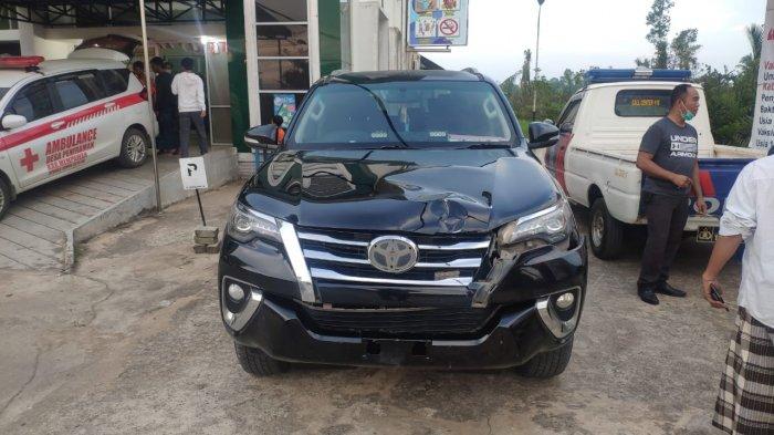 Mobil Dinas Pemkab Sambas alami kecelakaan di Peniraman.
