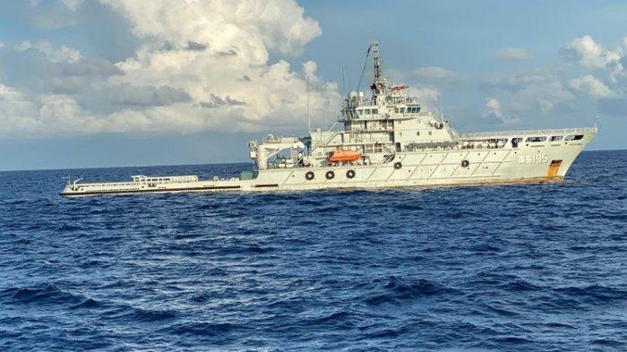 Kapal Angkatan Laut China atau People Liberation Army Navy (PLA Navy) sudah tiba di perairain Bali pada Minggu 2 Mei 2201 guna membantu evakuasi kapal selama KRI Nanggala-402.(Dispenal)