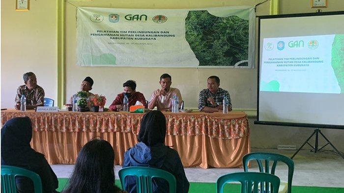 PT. Graha Agro Nusantara (GAN) bersama Lembaga Hutan Desa Kalibandung, menggelar pelatihan tim perlindungan dan pengamanan hutan Desa Kalibandung di Aula Kantor Desa Kalibandung, Sabtu 6 Agustus 2022.
