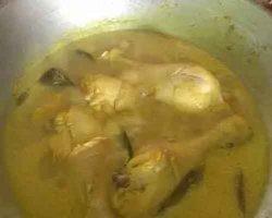 Resep Opor Ayam Kuning. Langkah 4 kemudian tambahkan air dan 1/2 pack santan instant, aduk rata masak sampai ayam matang.