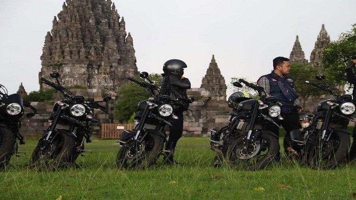 Touring berkendara XSR 155 dalam aktivitas bertajuk XSR 155 Motoride “Tour the Java Heritage”, melintasi rute menuju tempat budaya dan destinasi wisata populer.