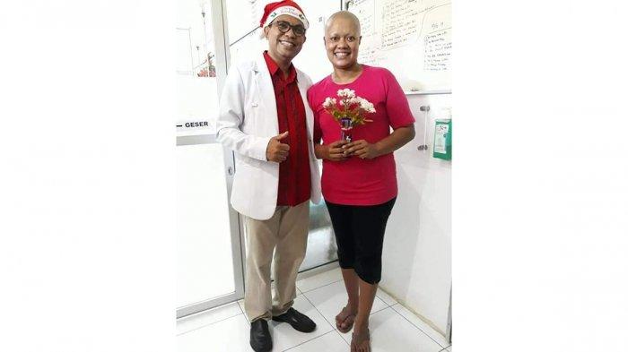 Aipda Imelda Mella (kanan) bersama dokter Laurens David Paulus, Sp.OG(K) (dok Imelda Mella)