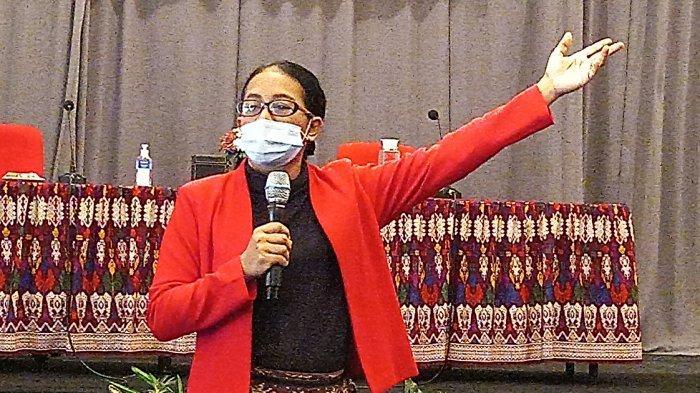 Koordiantor KTAS NTT, Ansy Rihi Darah, SH dalam kegiatan Training Laki-Laki Baru untuk Tokoh Masyarakat, Tokoh Agama dan Tooh Pemuda di 3 Kabupaten di Provinsi NTT yang digagas Konsorsium Timor Adil Setara atau KTAS NTT, Kamis (25/3/2021) di Kupang.