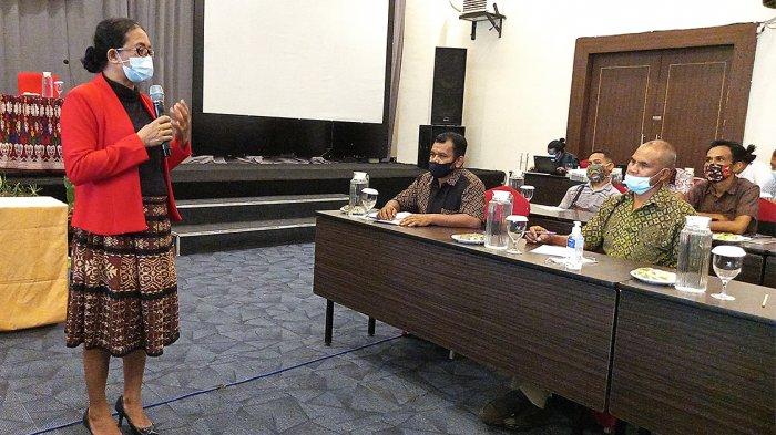 Koordinator KTAS NTT, Ansy Rihi Dara, SH dalam Training Laki-Laki Baru untuk Tokoh Masyarakat, Tokoh Agama dan Tokoh Pemuda di 3 Kabupaten di Provinsi NTT yang digagas Konsorsium Timor Adil Setara atau KTAS NTT, Kamis (25/3/2021) di Kupang.