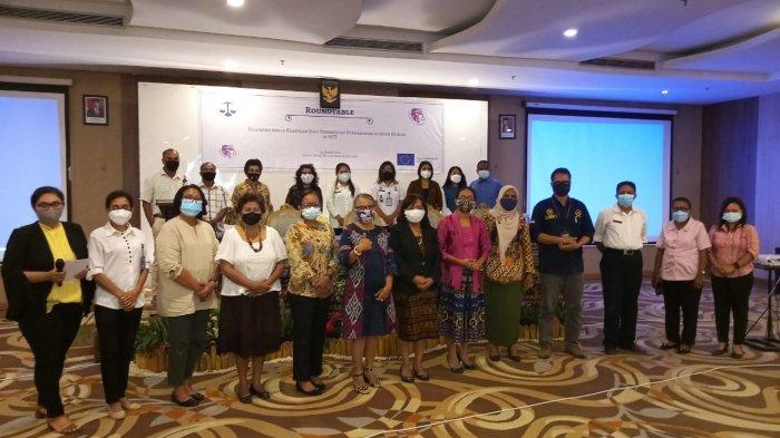 Peserta Local Round Table IBJ dan LBH APIK tentang Perluasan Akses Keadilan Bagi Perempuan Berhadapan Hukum di NTT, Rabu (24/3/2021) pagi.