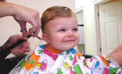 Tips Aman Saat Cukur Rambut Bayi