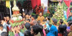 Gunungan dan Ketupat Brongkos, Tradisi Sambut Ramadan