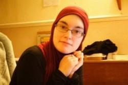 “Hari Hijab Sedunia” Membawa Seorang Gadis Inggris Memeluk Islam