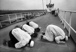 Mengerjakan Shalat di Atas Kapal