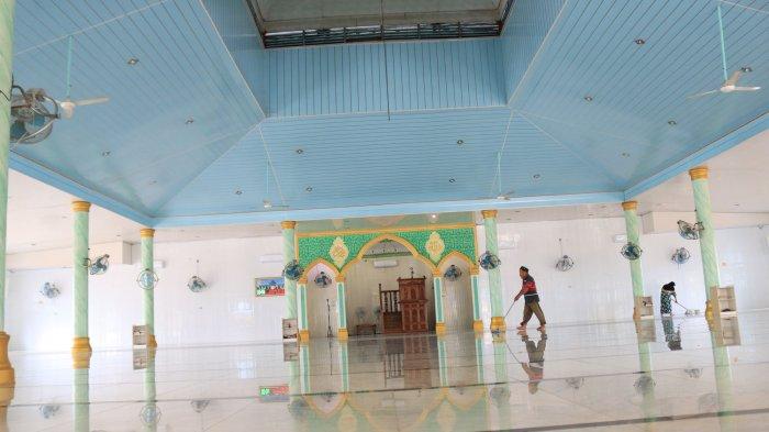 SITUASI dalam ruangan Masjid Asilmi, Kota Subulussalam. Foto direkam, Selasa (1/12/2020)