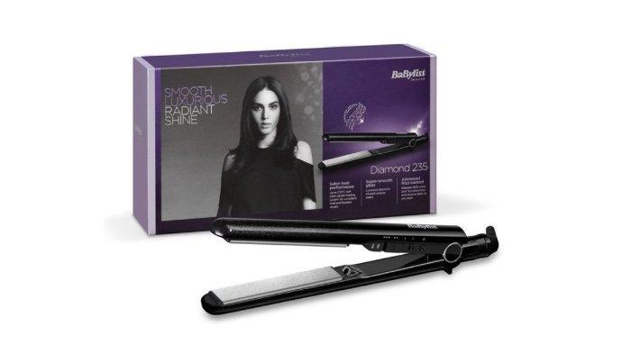 BaByliss Diamond Radiance Hair Straightener merupakan alat catok rambut yang memiliki fitur penyesuaian suhu.