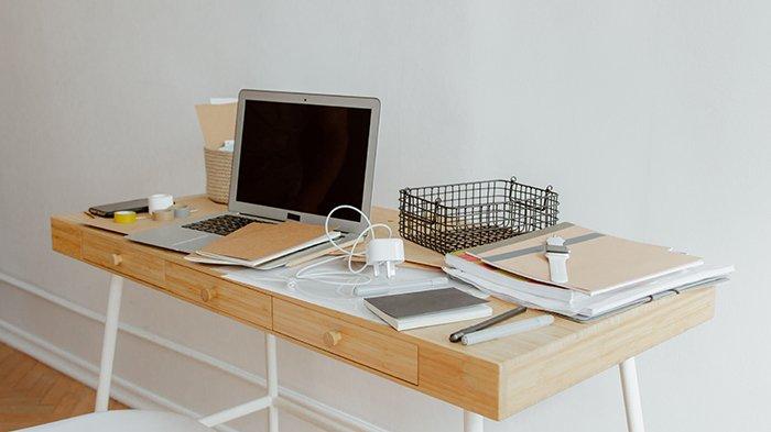 Sama seperti perangkat elektronik lainnya, charger laptop juga tidak bisa disimpan di sembarang tempat.