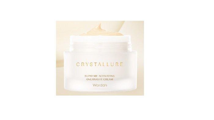 CRYSTALLURE by Wardah Supreme Activating Overnight Cream.