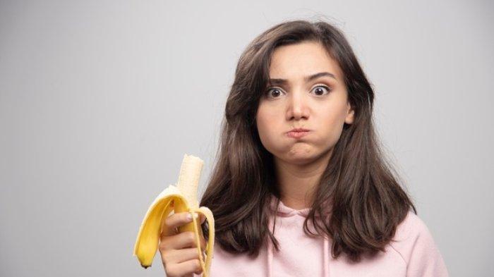 Mengonsumsi pisang dapat meredakan nyeri haid