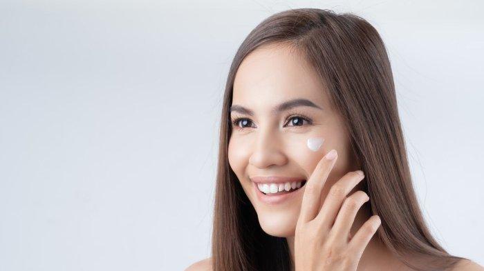 Primer digunakan pada step awal make up sebelum mengaplikasikan produk foundation di bagian wajah.